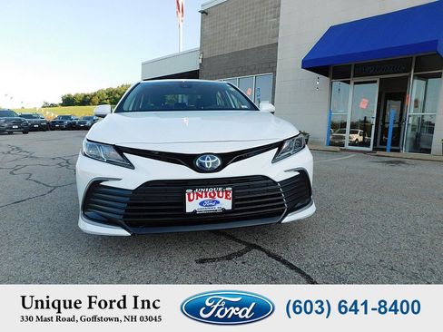 Used 2021 Toyota Camry LE image 3