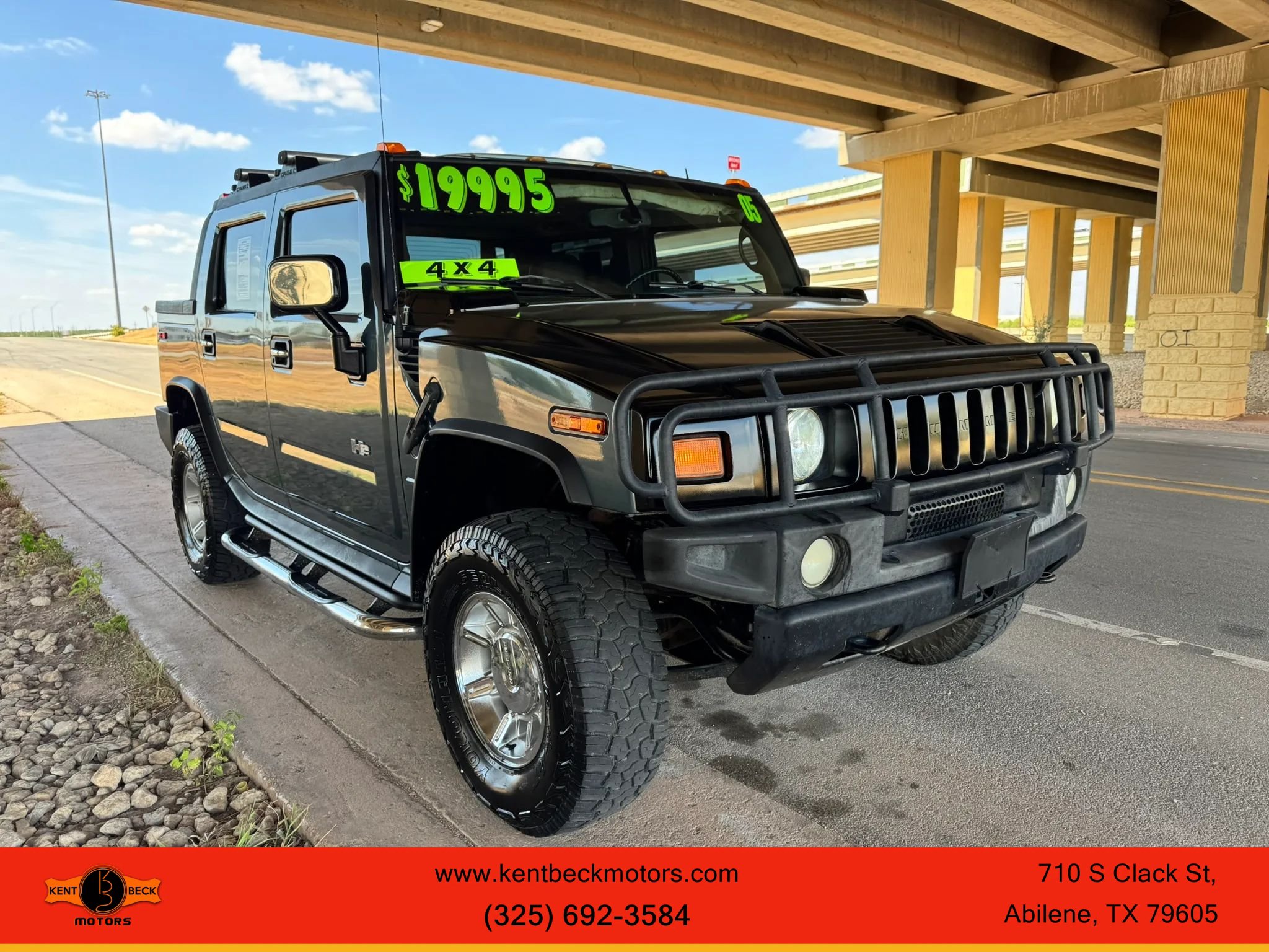 Used 2005 HUMMER H2 SUT w/ Preferred Equipment Group AWD/4WD image 1