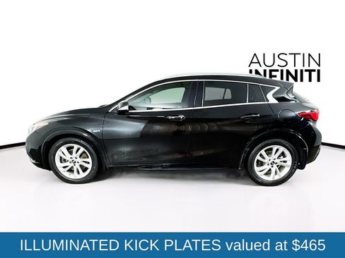Used 2018 INFINITI QX30 Premium w/ Navigation Package FWD image 4