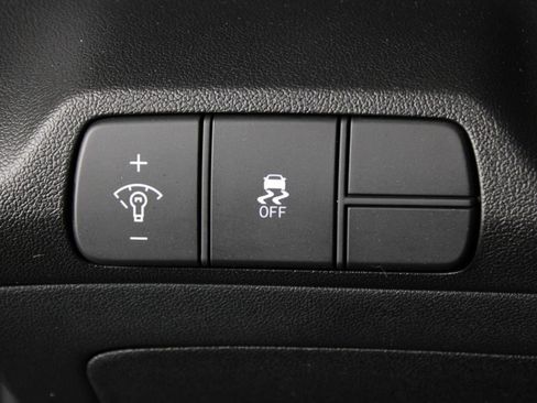 Used 2025 Hyundai Elantra SEL image 22