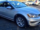 Used 2017 Volkswagen Golf Alltrack S image 2