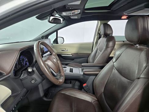 Used 2023 Toyota Sienna Platinum image 14