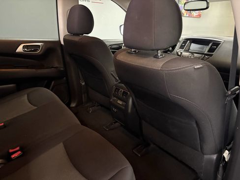 Used 2020 Nissan Pathfinder SV image 21