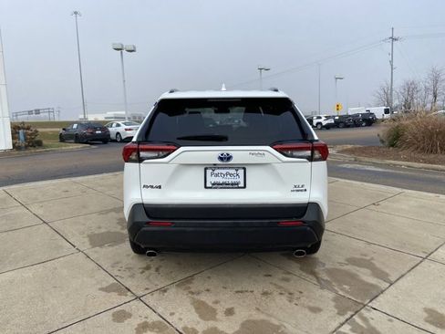 Used 2022 Toyota RAV4 XLE image 9