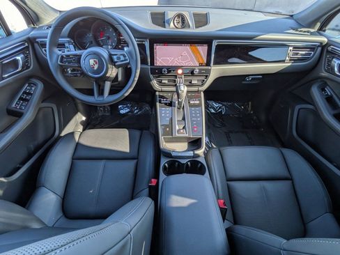 Certified 2025 Porsche Macan AWD/4WD image 22