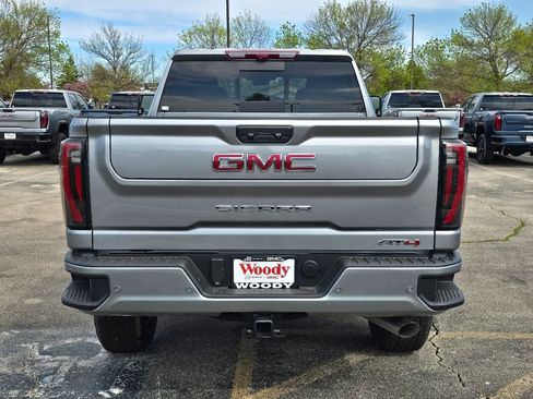 New 2026 GMC Sierra 2500 AT4 w/ AT4 Premium Plus Package AWD/4WD image 8