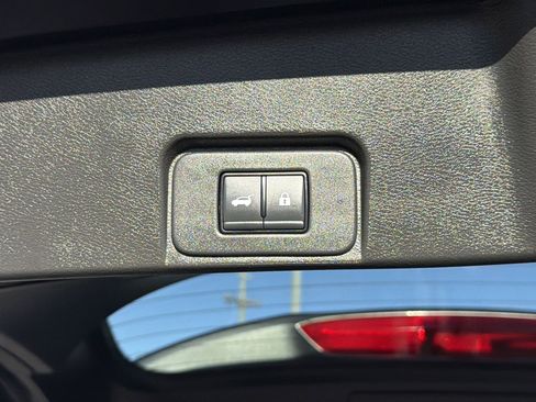 Used 2024 Nissan Rogue SV image 26