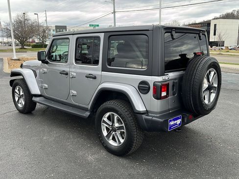 Used 2019 Jeep Wrangler Unlimited Sahara image 8
