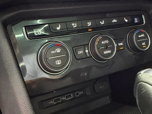 Used 2019 Volkswagen Tiguan SE w/ Panoramic Sunroof Package FWD image 16