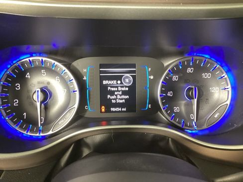 Used 2017 Chrysler Pacifica Touring-L FWD image 13