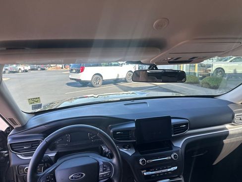 Used 2020 Ford Explorer XLT w/ Equipment Group 202A image 12