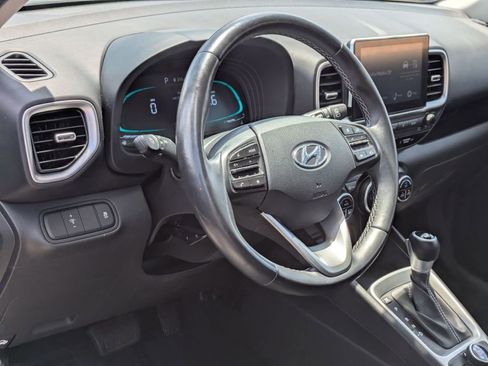Used 2025 Hyundai Venue SEL FWD image 14