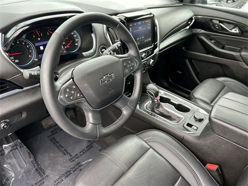 Used 2023 Chevrolet Traverse RS image 18