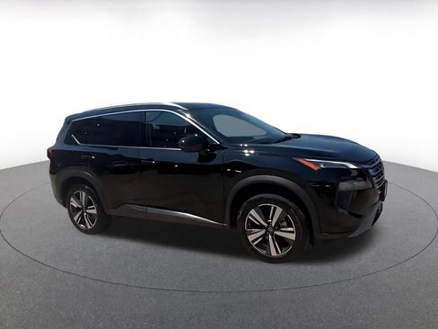 Used 2026 Nissan Rogue SL FWD image 2
