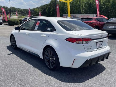 Used 2026 Toyota Corolla SE FWD image 4