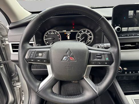Used 2024 Mitsubishi Outlander SE image 25