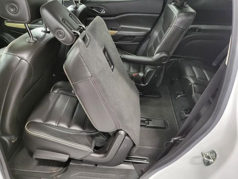 Used 2019 GMC Acadia Denali image 24