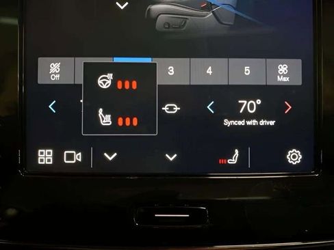 Used 2025 Volvo XC40 B5 Plus image 42