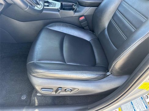 Used 2019 Toyota RAV4 Limited image 18