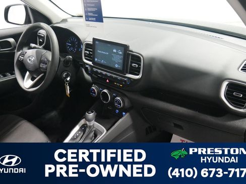 Used 2020 Hyundai Venue SEL image 14