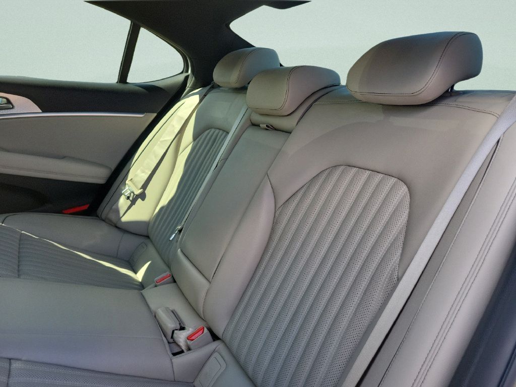 Used 2023 Genesis G70 2.0T w/ Sport Prestige Package RWD image 8