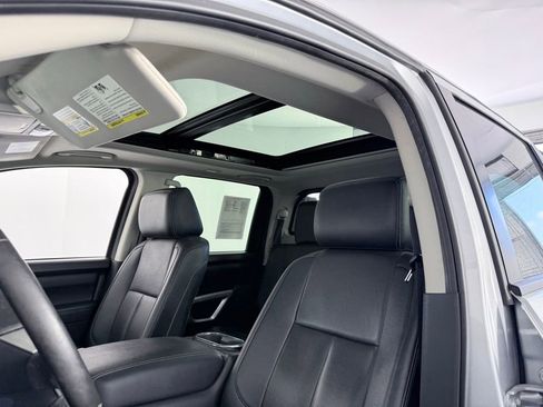 Used 2020 Nissan Titan SL w/ Moonroof Package image 13