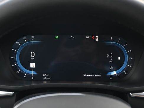 Used 2025 Volvo XC60 B5 Plus image 29