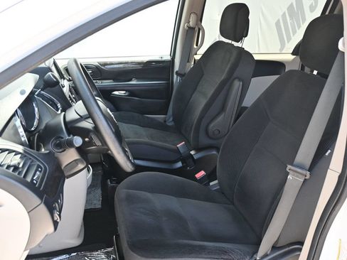 Used 2019 Dodge Grand Caravan SE w/ UConnect Hands-Free Group FWD image 15