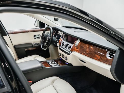 Used 2015 Rolls-Royce Ghost image 41