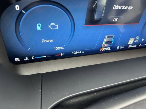 Used 2025 Ford Escape SE w/ PHEV Premium Package image 17