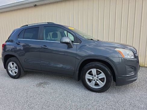 Used 2016 Chevrolet Trax LT w/ LT Sun and Sound Package AWD/4WD image 2