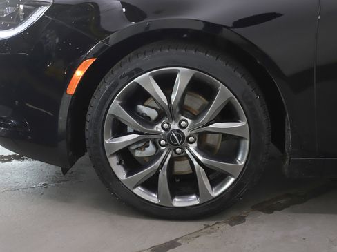 Used 2016 Chrysler 200 S w/ Navigation & Sound Group I image 28