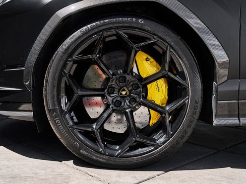 Used 2024 Lamborghini Urus Performante AWD/4WD image 3
