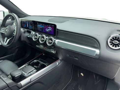 Used 2021 Mercedes-Benz GLB 250 4MATIC w/ Premium Package image 44