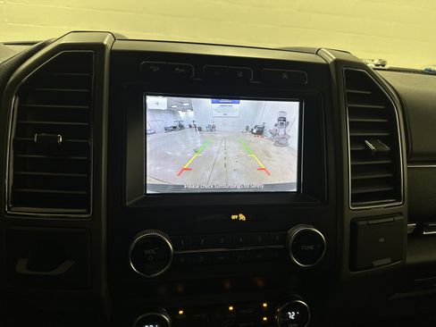 Used 2020 Ford Expedition Max XLT w/ Equipment Group 202A AWD/4WD image 26