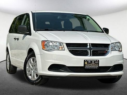 Used 2019 Dodge Grand Caravan SE FWD image 2