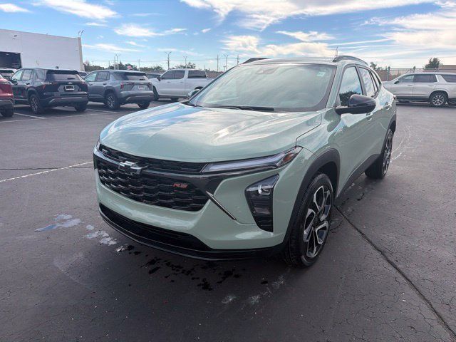 Used 2024 Chevrolet Trax RS w/ Driver Confidence Package FWD image 2
