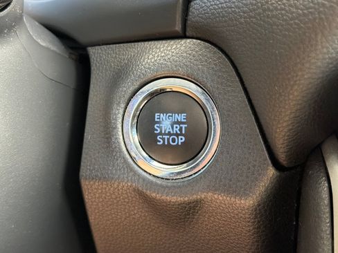 Used 2022 Toyota RAV4 XLE FWD image 28