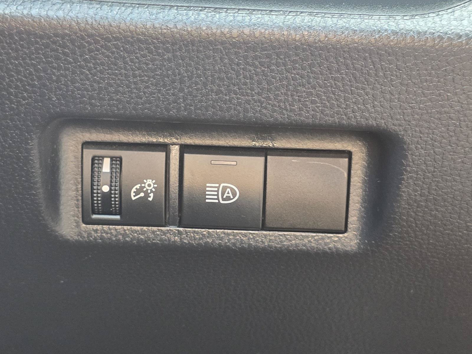 Used 2020 Toyota RAV4 XLE w/ All Weather Liner Package AWD/4WD image 30