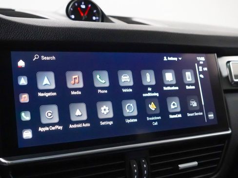 Certified 2023 Porsche Cayenne Platinum Edition image 30