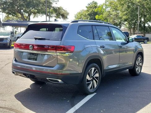 Used 2025 Volkswagen Atlas SE AWD/4WD image 4