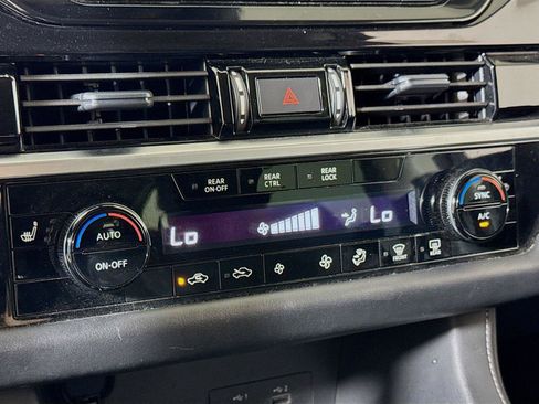 Used 2025 Nissan Pathfinder SV FWD image 13