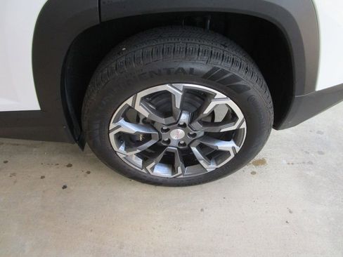 Used 2026 GMC Terrain Elevation w/ Elevation Premium Package FWD image 10