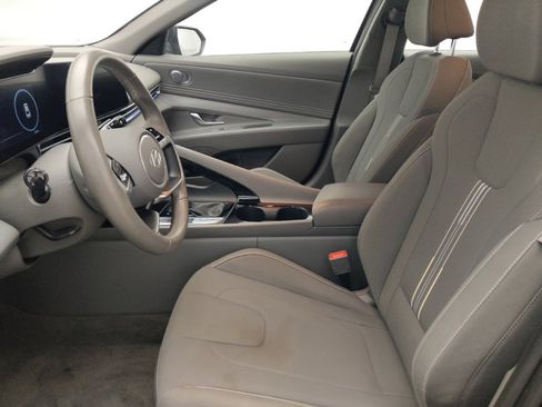 Used 2025 Hyundai Elantra SEL FWD image 17