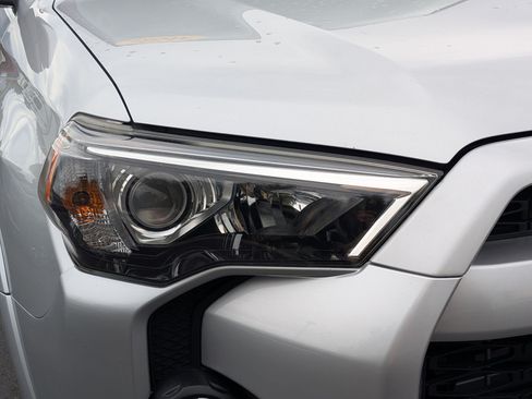 Used 2018 Toyota 4Runner SR5 Premium AWD/4WD image 11