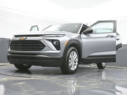 Used 2024 Chevrolet TrailBlazer LS FWD image 50