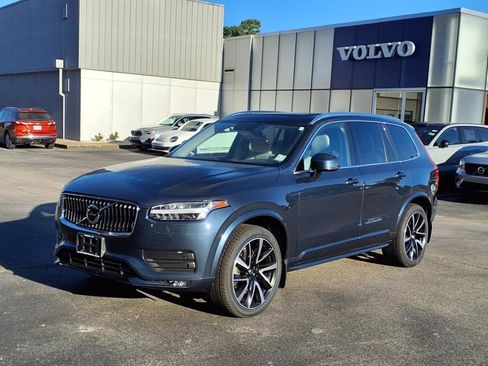 Used 2022 Volvo XC90 T6 Momentum w/ Advanced Package image 3