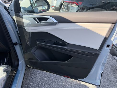 New 2026 Volkswagen Taos SE image 19