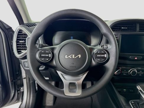 Used 2025 Kia Soul LX w/ LX Technology Package image 11