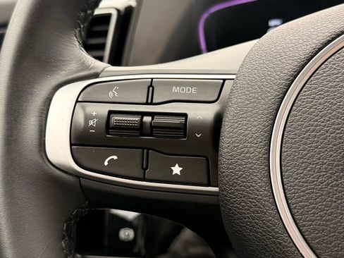 Used 2025 Kia Sportage EX image 18